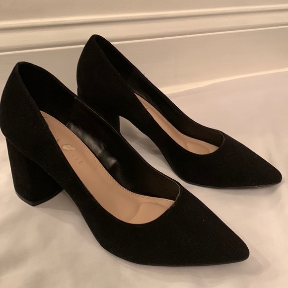 Kelly & Katie Shoes - Kelly & Katie/Rose Well. Black Suede Block Heel Pumps. Size 9.5